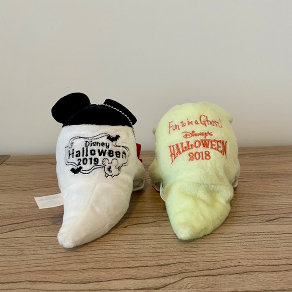 Tokyo Disney Resort Ghost Mickey Shoulder Plush Halloween 2018 and 2019 - Picture 3 of 5